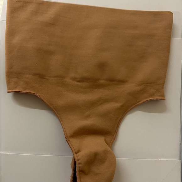 SKIMS CORE CONTROL HIGH-WAISTED THONG S/M New without box! - Picture 3 of 7